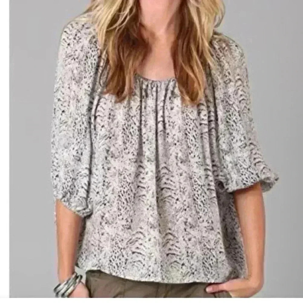 JOIE- 100% Silk Blouse -Womens Size M -Off The Shoulder Gray/Black Print